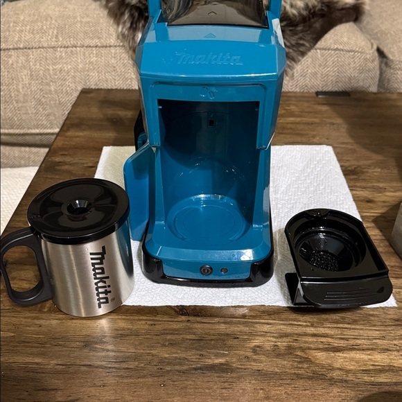 Makita 3-Cup 18-Volt LXT/12-Volt MAX CXT Lithium-Ion Teal Cordless Coffee Maker - Picture 6 of 13